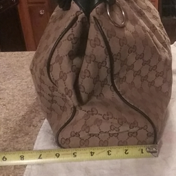 Authentic GUCCI PURSE - Picture 3 of 8